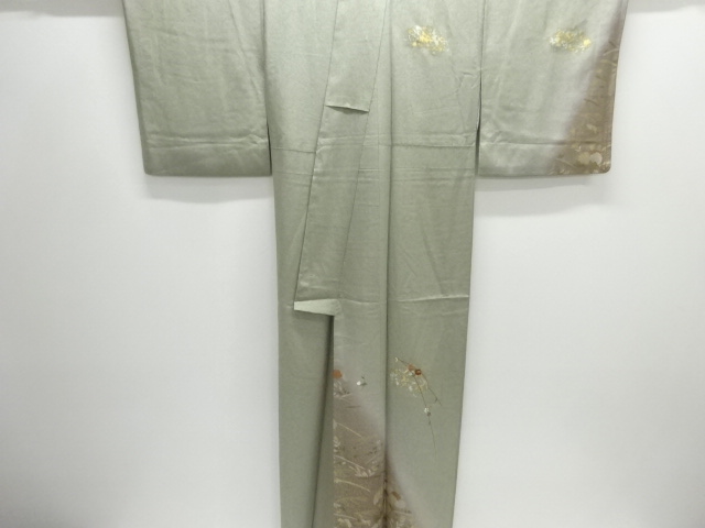  地紙に椿・菊模様刺繍訪問着